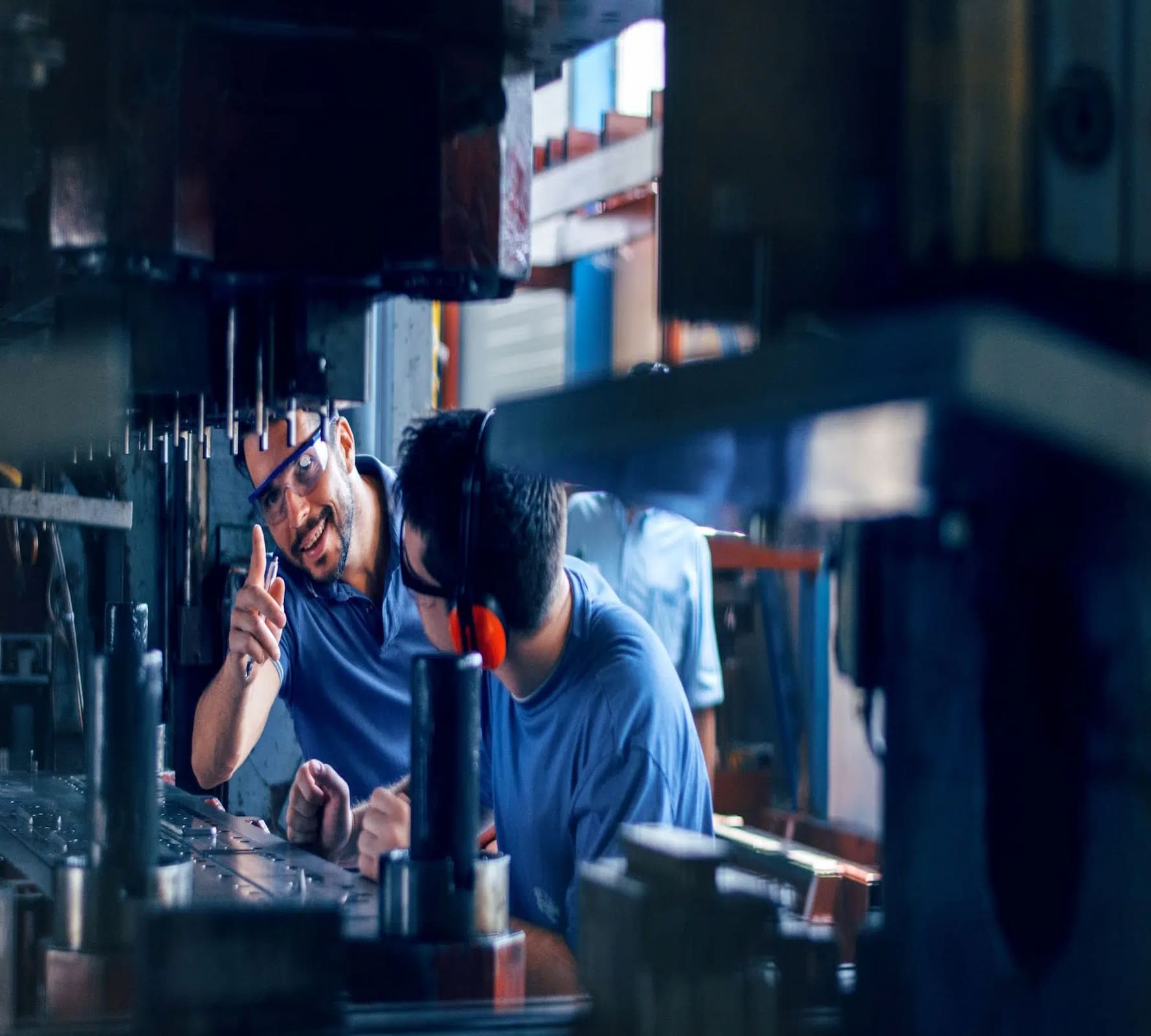 Comment choisir entre une presse plieuse NC et CNC ?